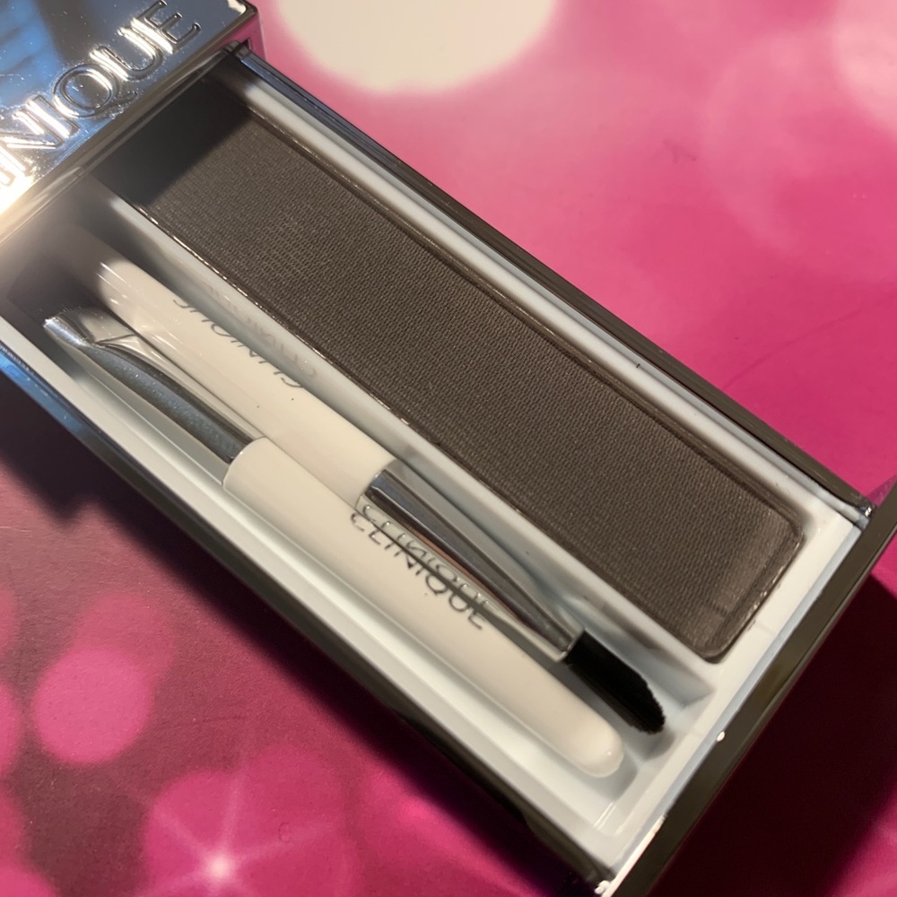 NEW Clinique Brow Shaper in Charcoaled